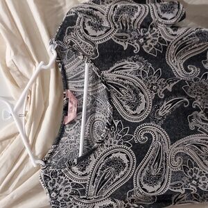 SJS Blue and White Paisley Scoop Neck Pointed Hemmed Short Sleeve Shirt Size Lar